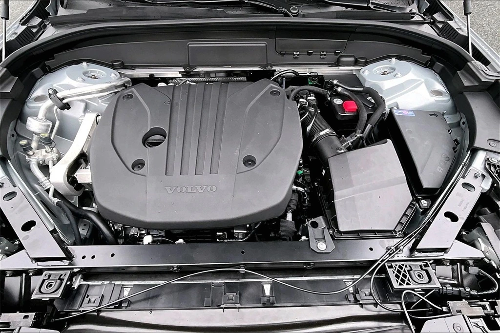 2026 Volvo - image 12