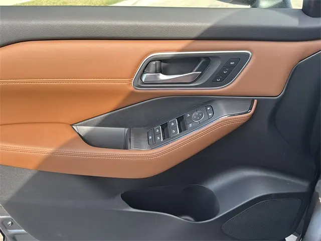 2026 Nissan Rogue Platinum photo 23