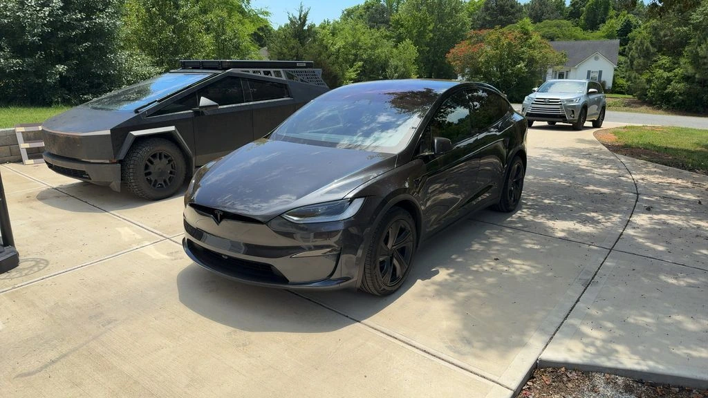 2026 Tesla Model X Long Range's photo