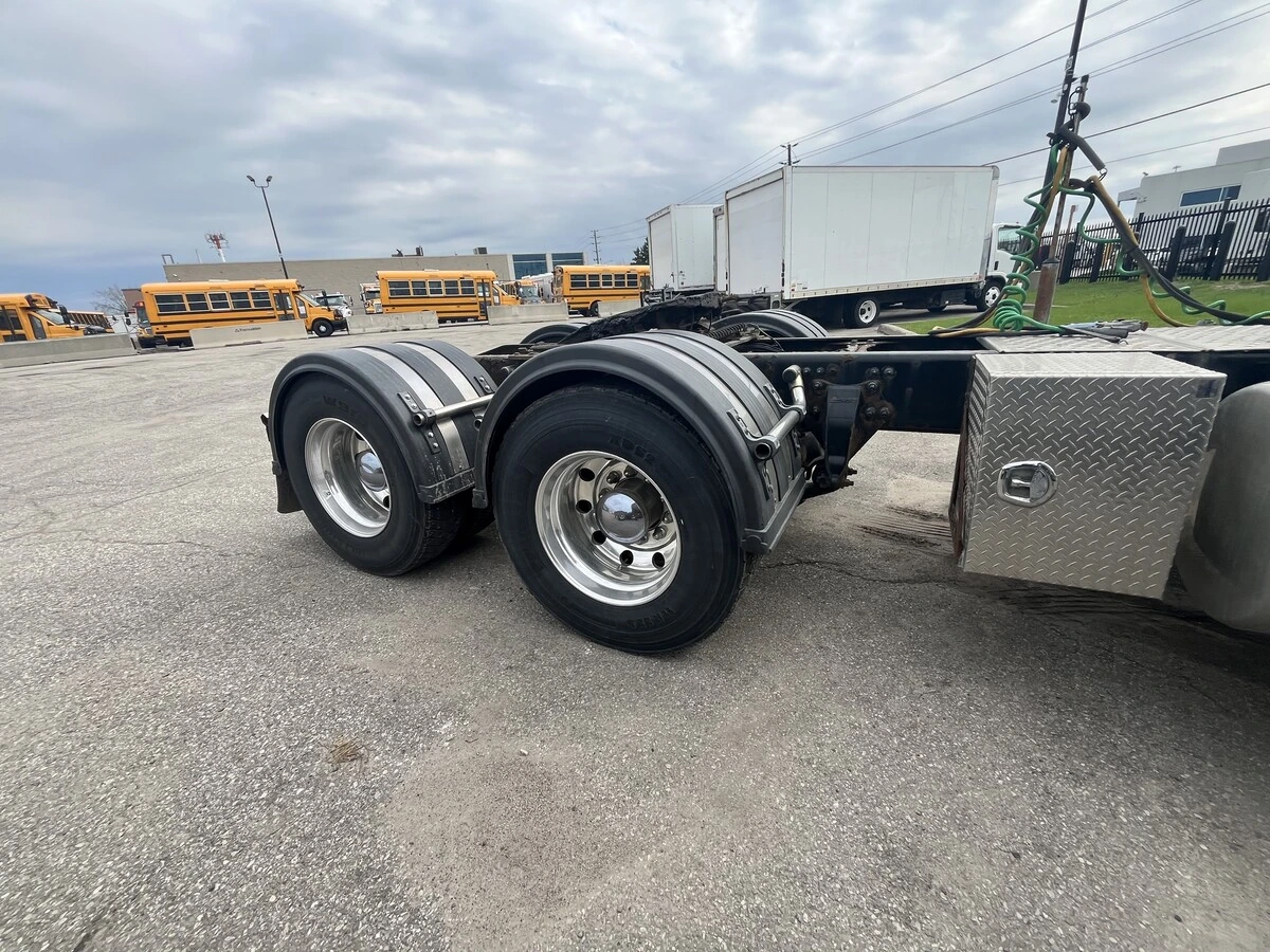 2021 Freightliner Cascadia — photo 6