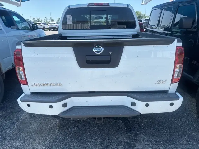 2020 Nissan Frontier SV Crew Cab photo 3