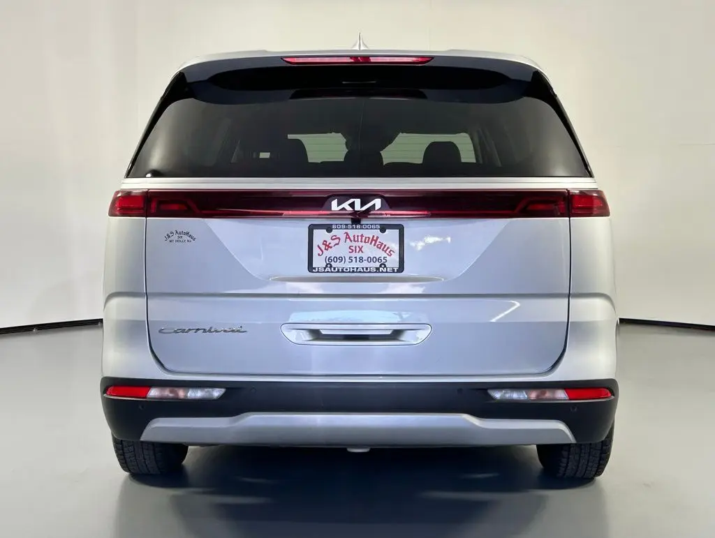 2022 Kia Carnival LXS photo 6