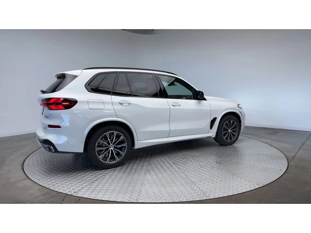 2026 BMW X5 M60i - Photo 8