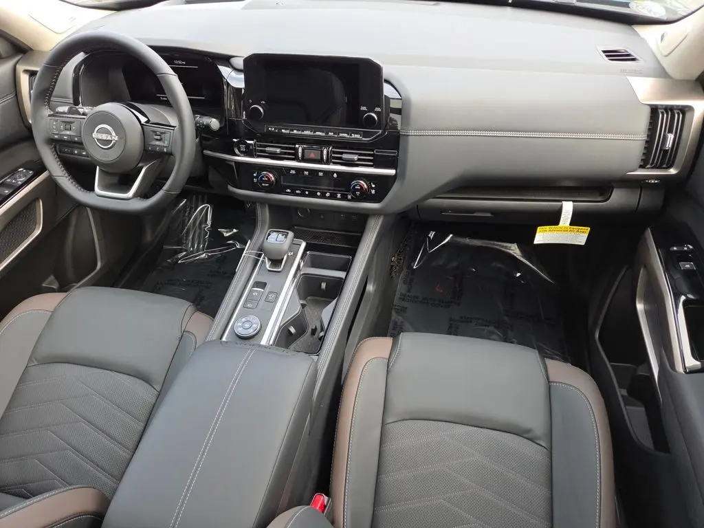 2025 Nissan Pathfinder Platinum photo 15