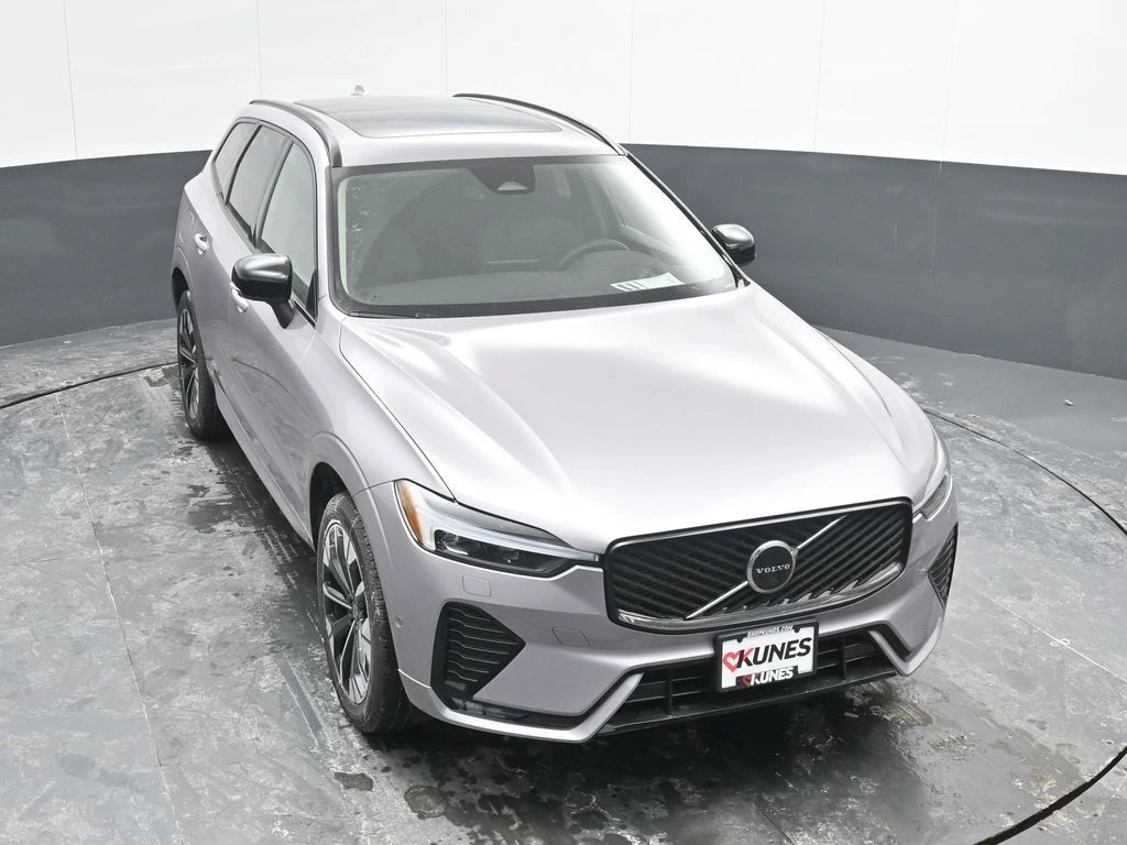 2026 Volvo - image 32
