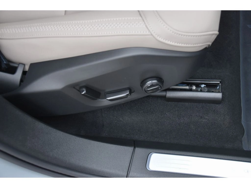 2026 Volvo - image 33