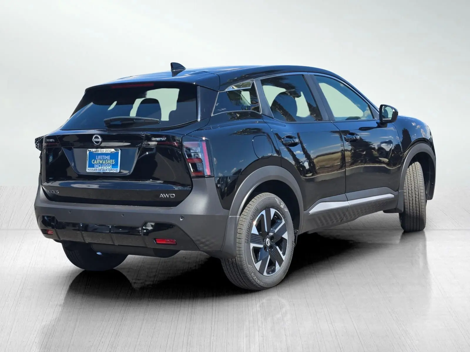 2025 Nissan Kicks SV photo 2