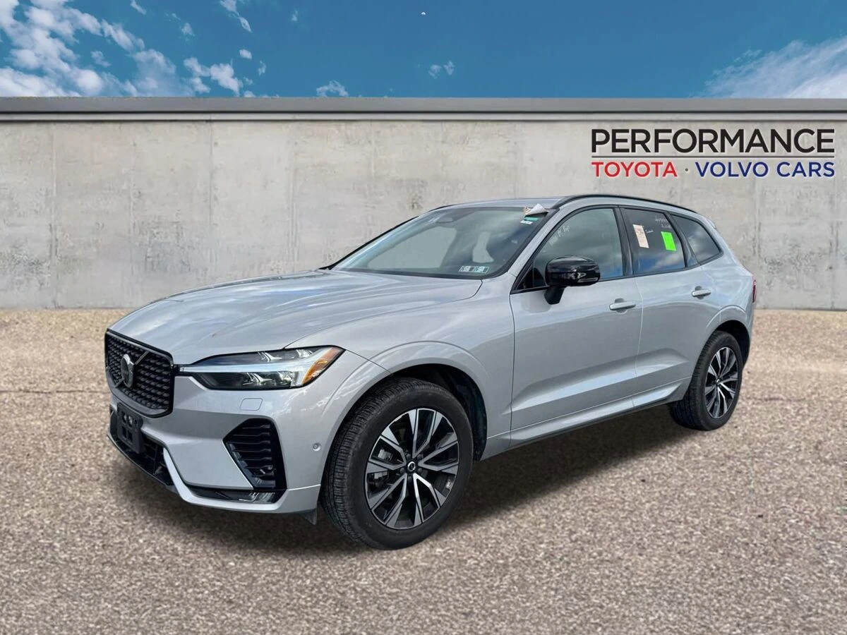 2025 Volvo XC60 Plus's photo