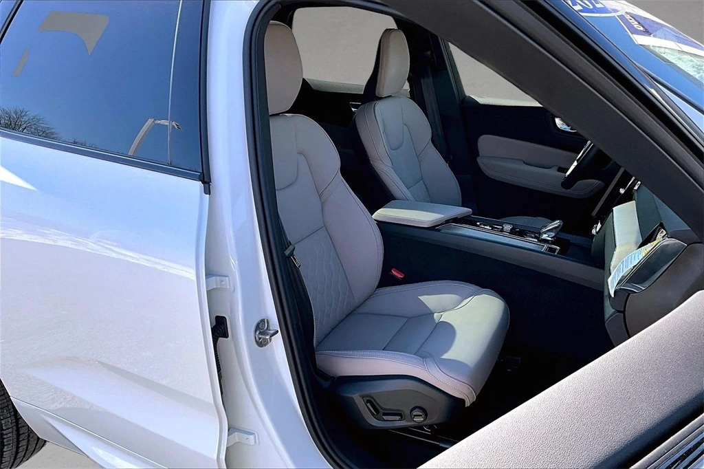 2026 Volvo - image 29
