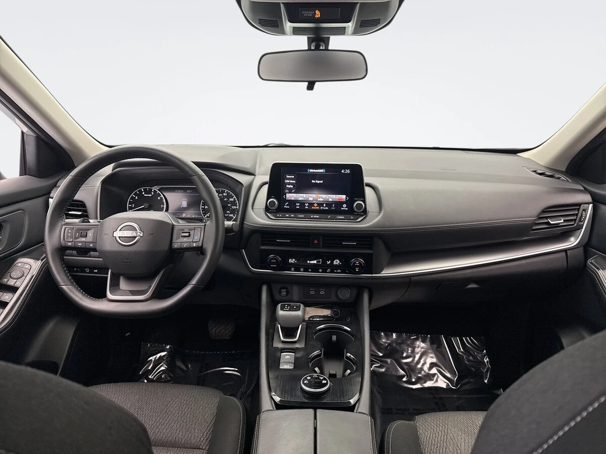 2025 Nissan Rogue SV - Photo 14