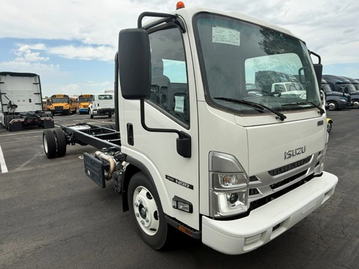2024 Isuzu NRR — photo 5