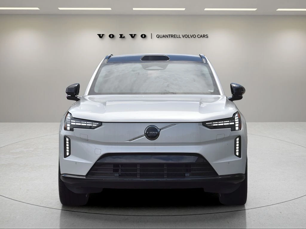 2025 Volvo - image 9