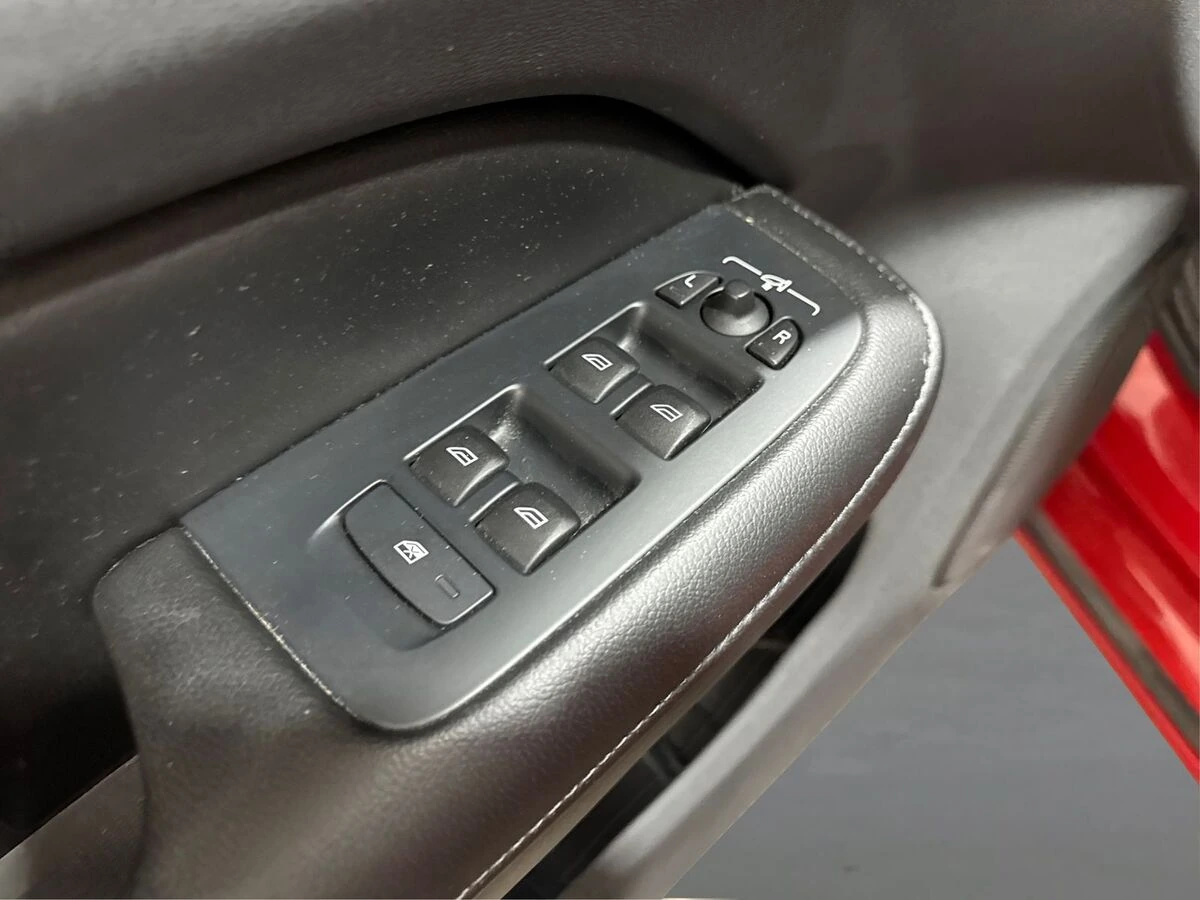 2022 Volvo - image 29