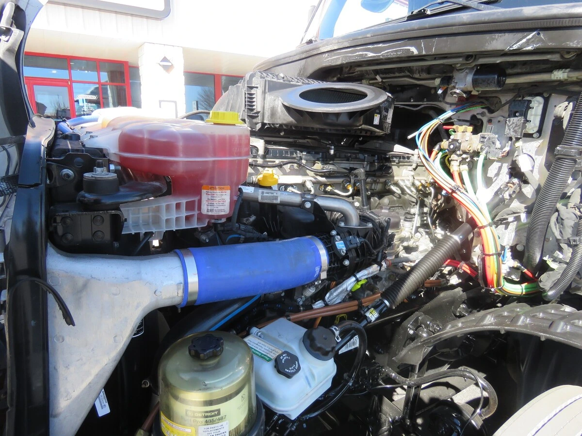 2022 Freightliner Cascadia - image 12