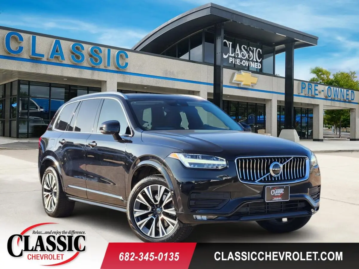 2020 Volvo XC90 Momentum's photo