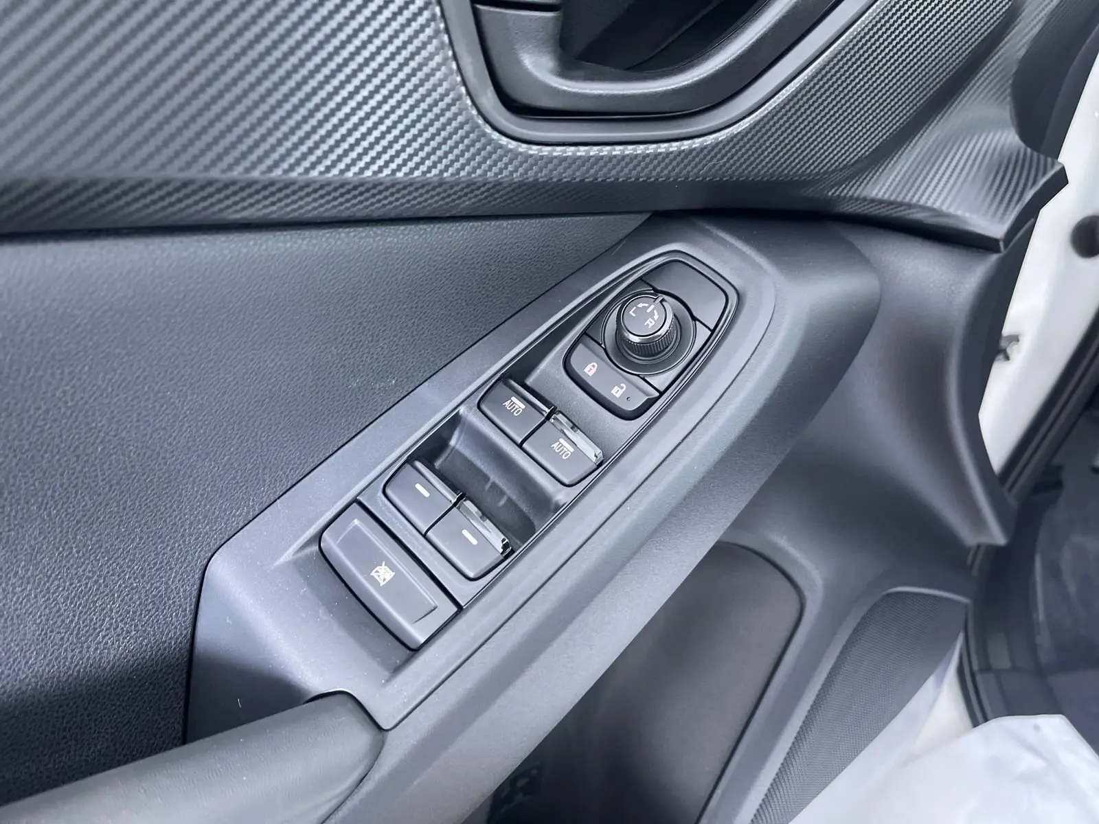2025 Subaru Crosstrek Base photo 12