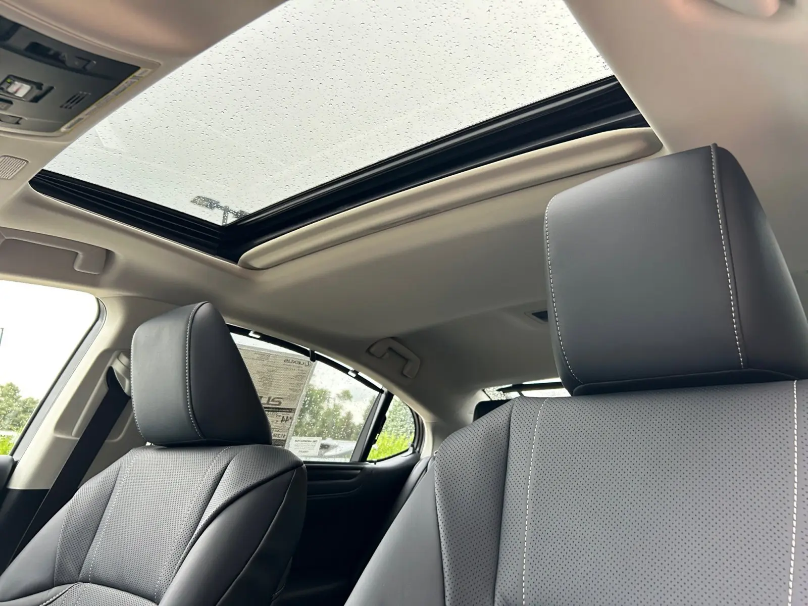 2025 Lexus ES 300h Ultra Luxury photo 16