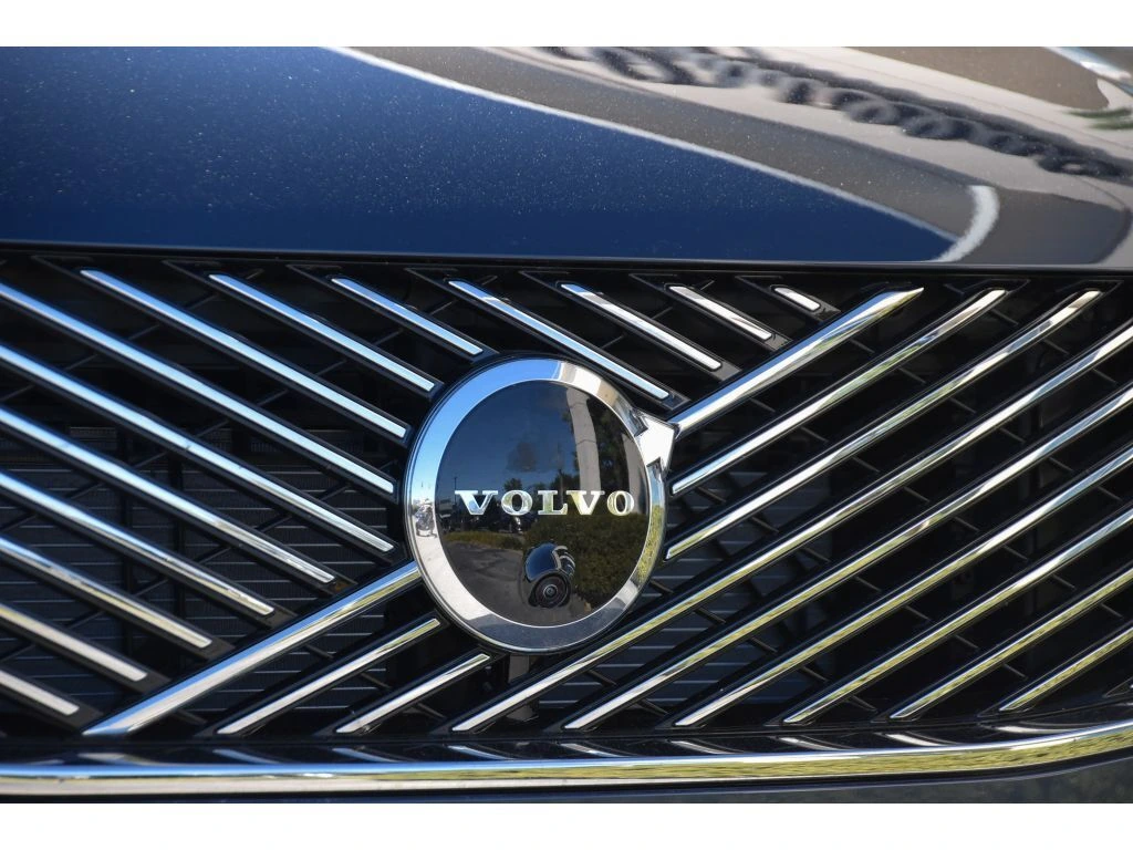 2026 Volvo - image 11