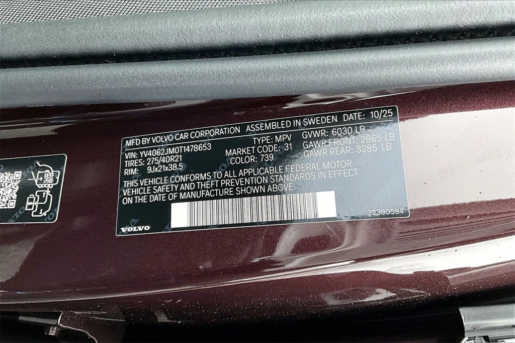 2026 Volvo - image 8