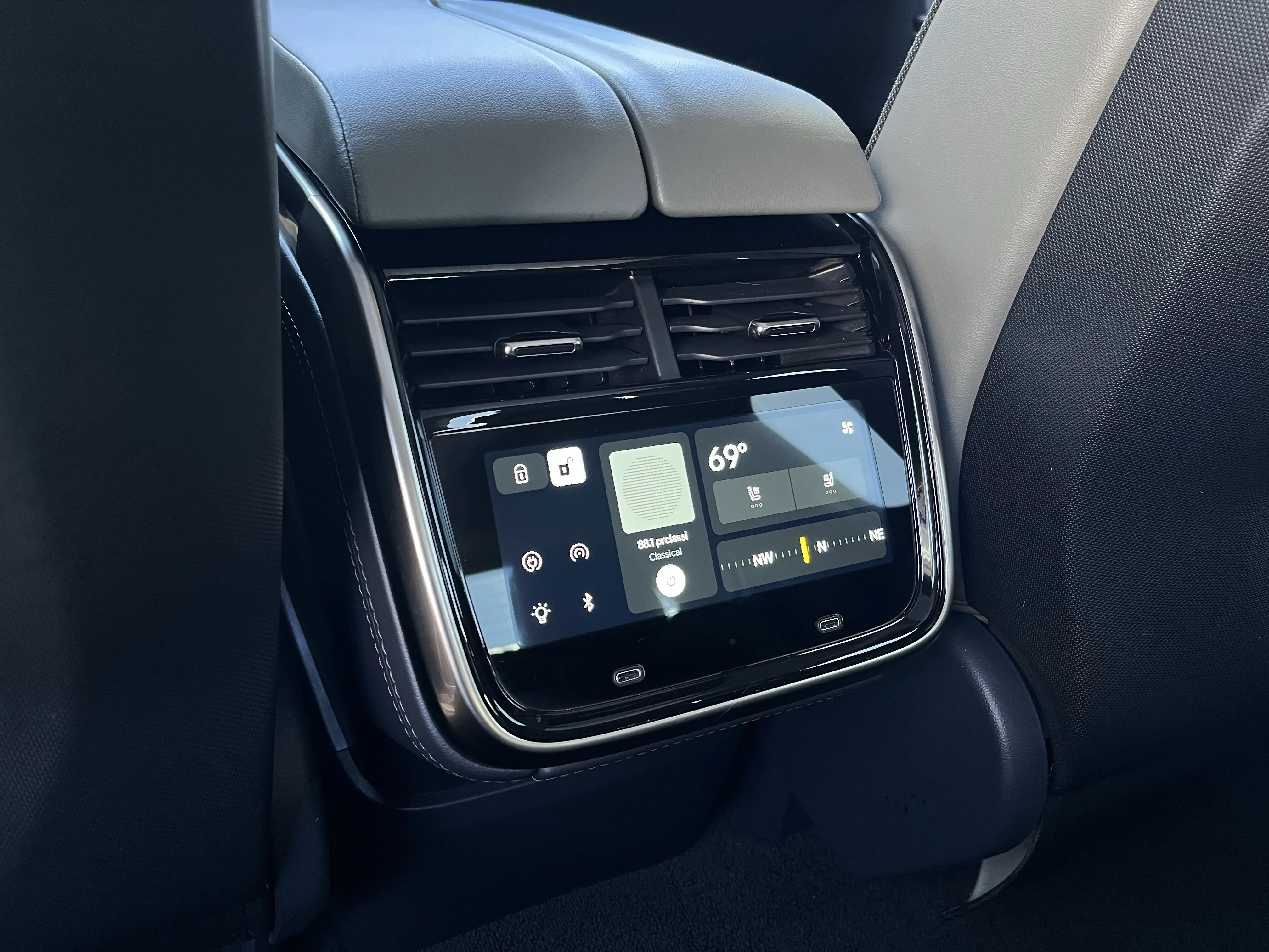 2022 Rivian R1T Adventure photo 29