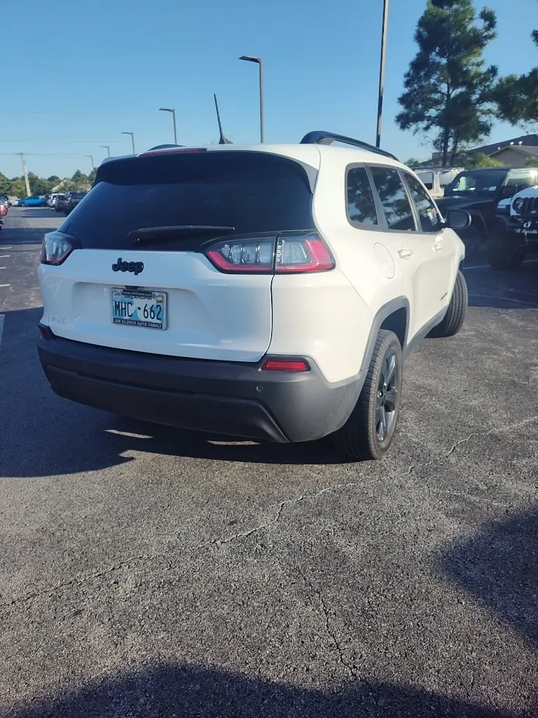 2020 Jeep Cherokee Altitude photo 26