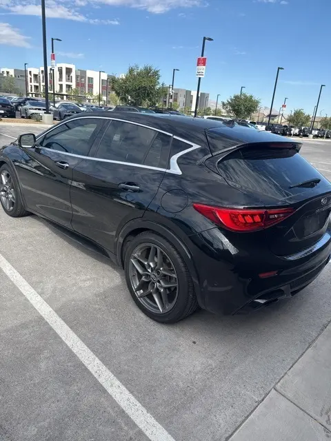 2017 Infiniti QX30 Sport photo 2