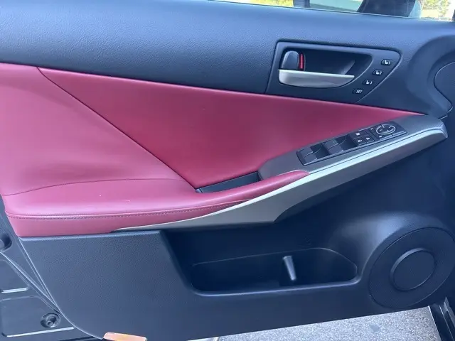 2018 Lexus IS 300 photo 18