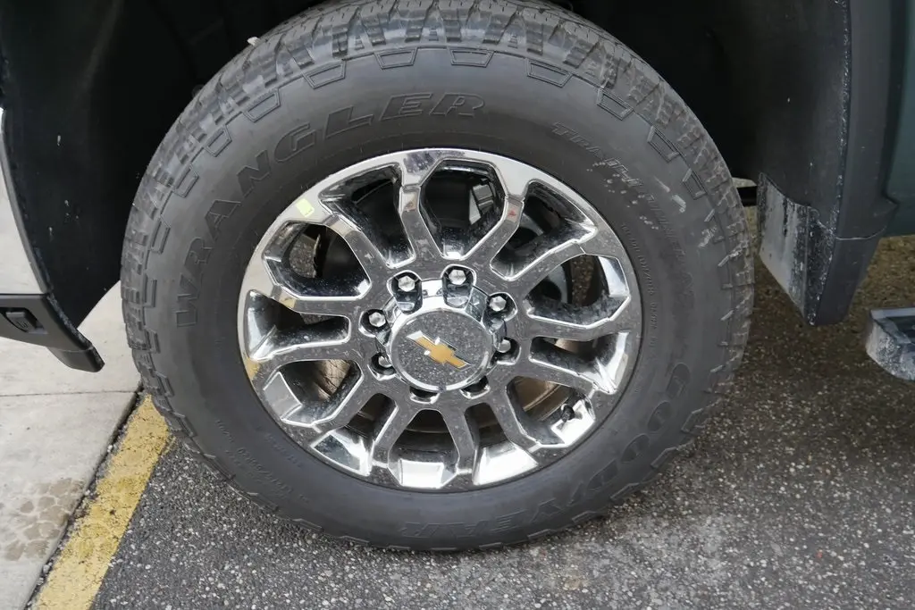 2026 Chevrolet Silverado LTZ photo 32