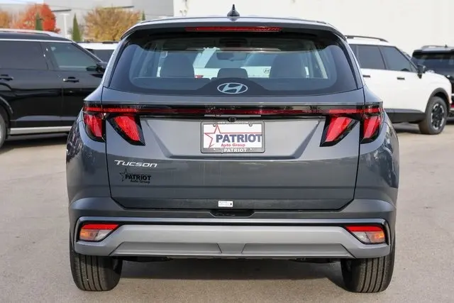 2026 Hyundai Tucson SE photo 3