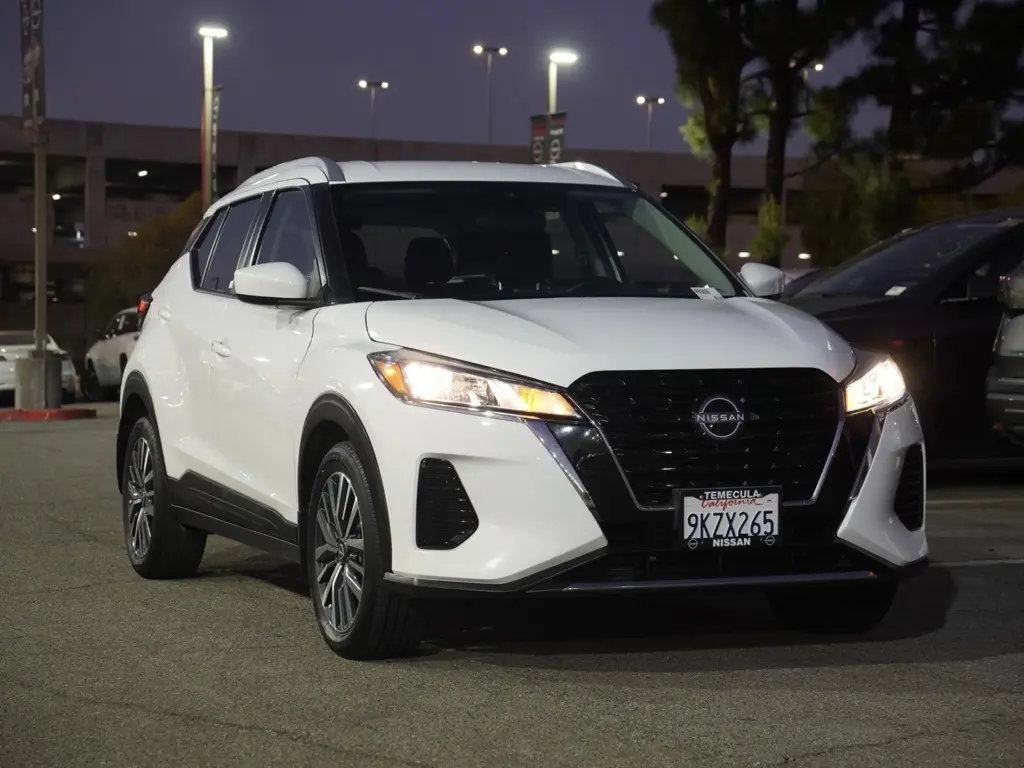 2024 Nissan Kicks SV's photo