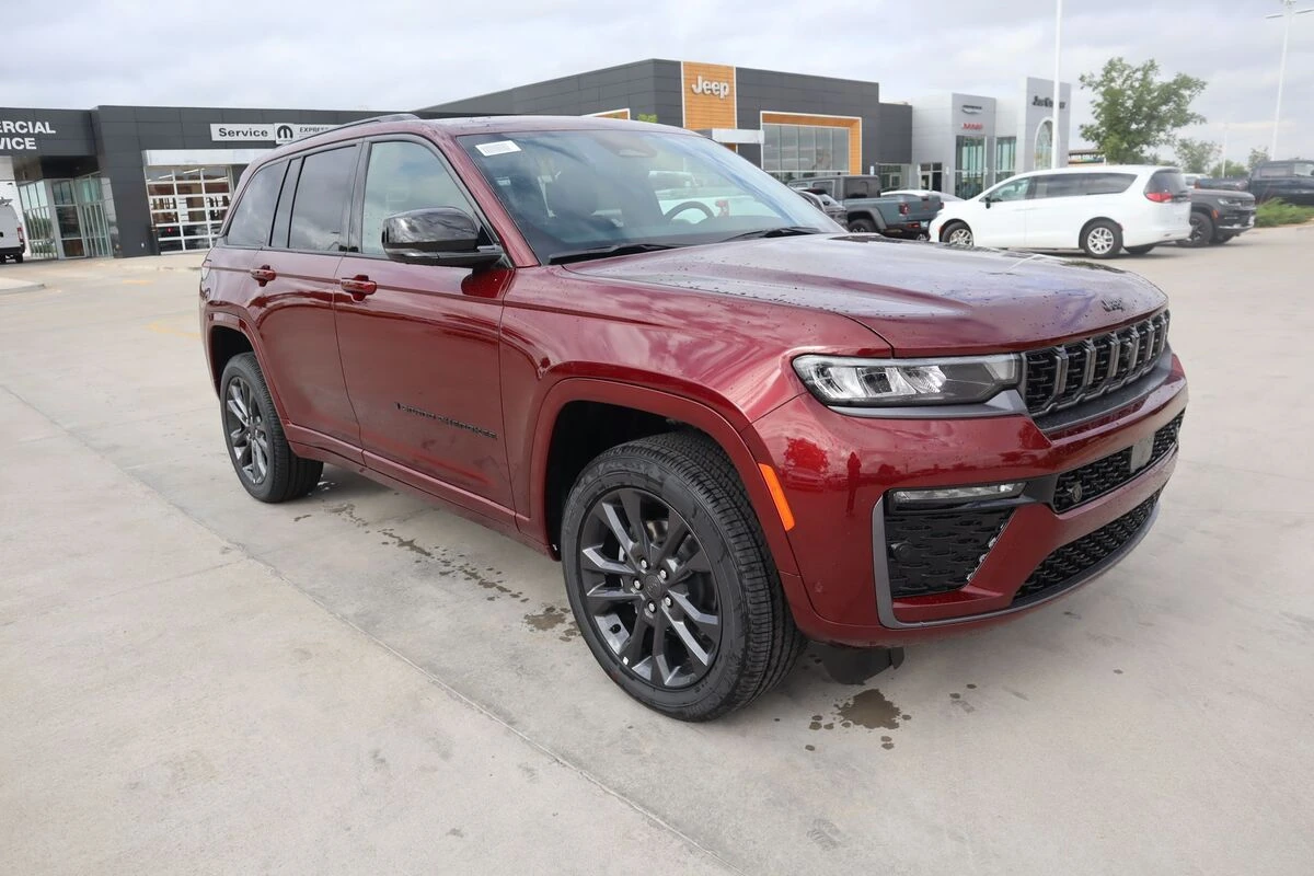 2026 Jeep Grand Cherokee Limited Reserve 4x4's photo