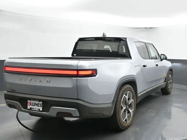2022 Rivian R1T Adventure photo 5