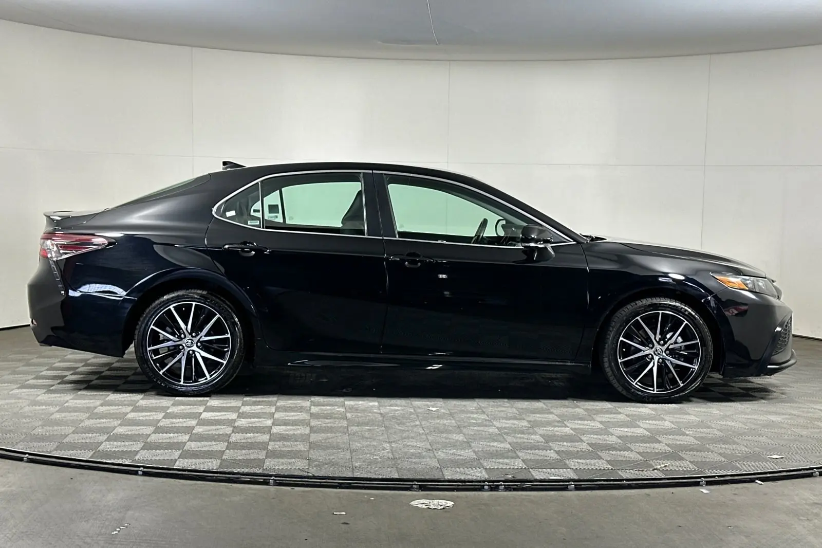 2024 Toyota Camry SE photo 2