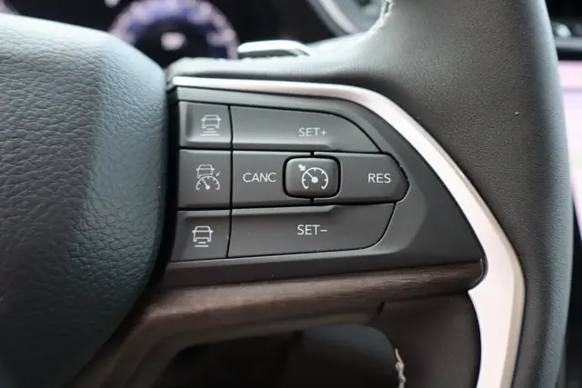 2025 Jeep Grand Cherokee Limited photo 13