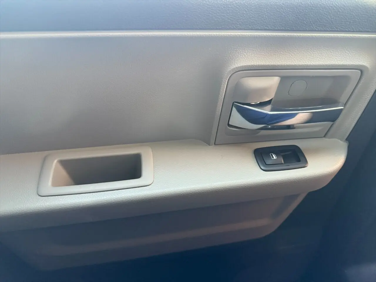 2012 Ram 1500 SLT photo 18