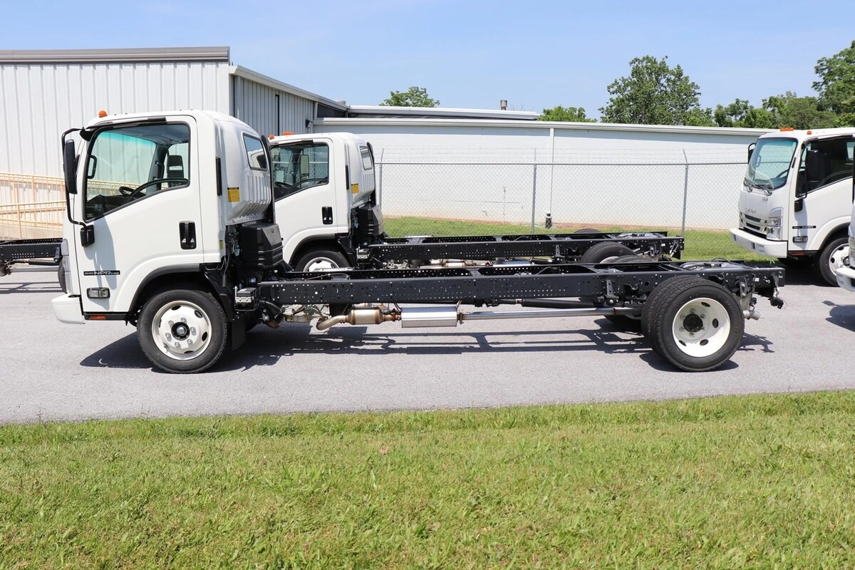 2024 Isuzu NPR in York, PA — photo 3