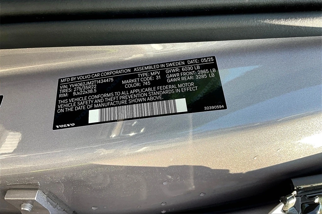 2026 Volvo - image 8