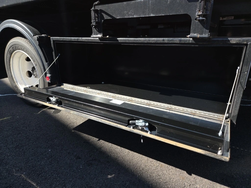 2024 Isuzu NPR - image 6