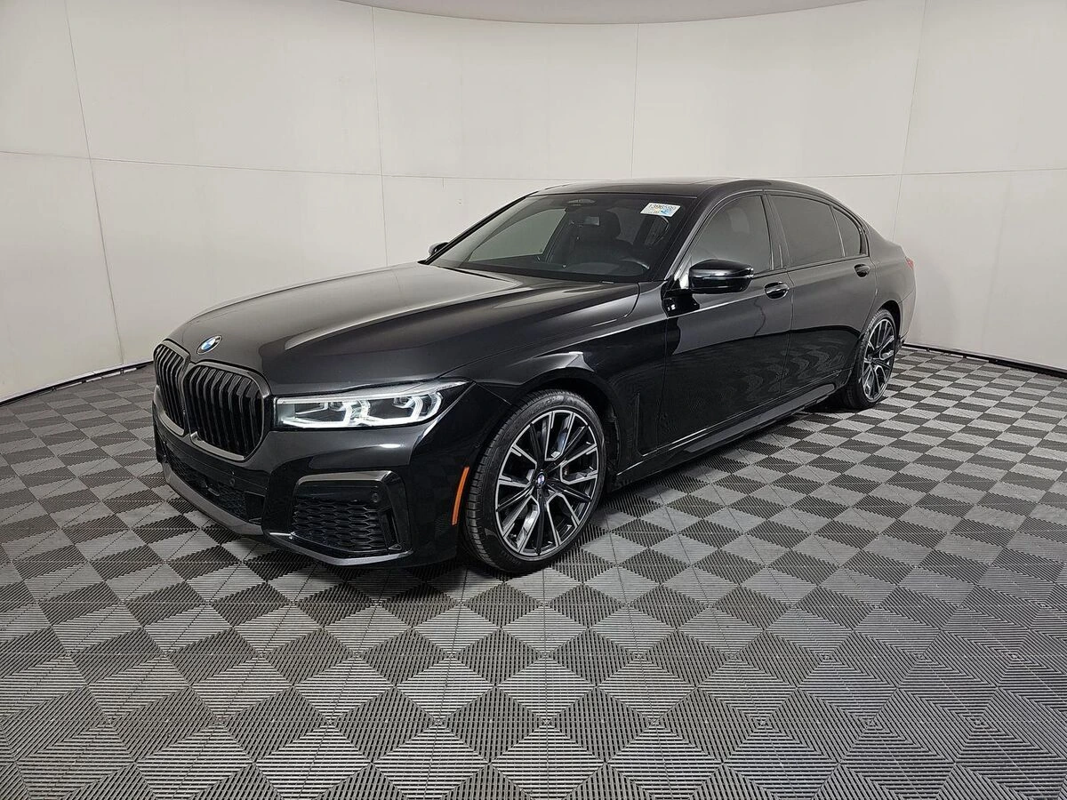 2022 BMW 7 Series 740i's photo