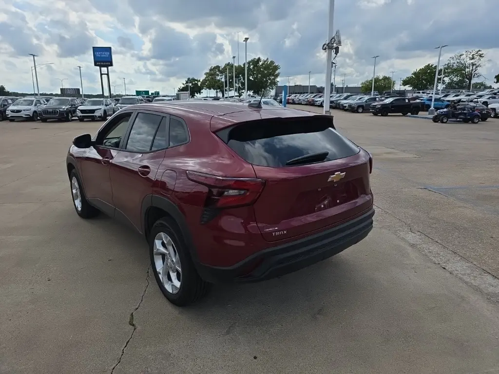 2024 Chevrolet Trax LS photo 5