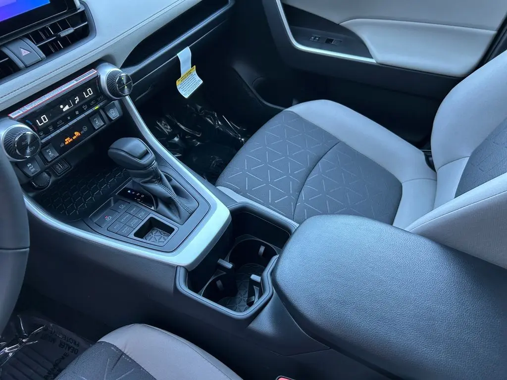 2025 Toyota RAV4 XLE photo 19