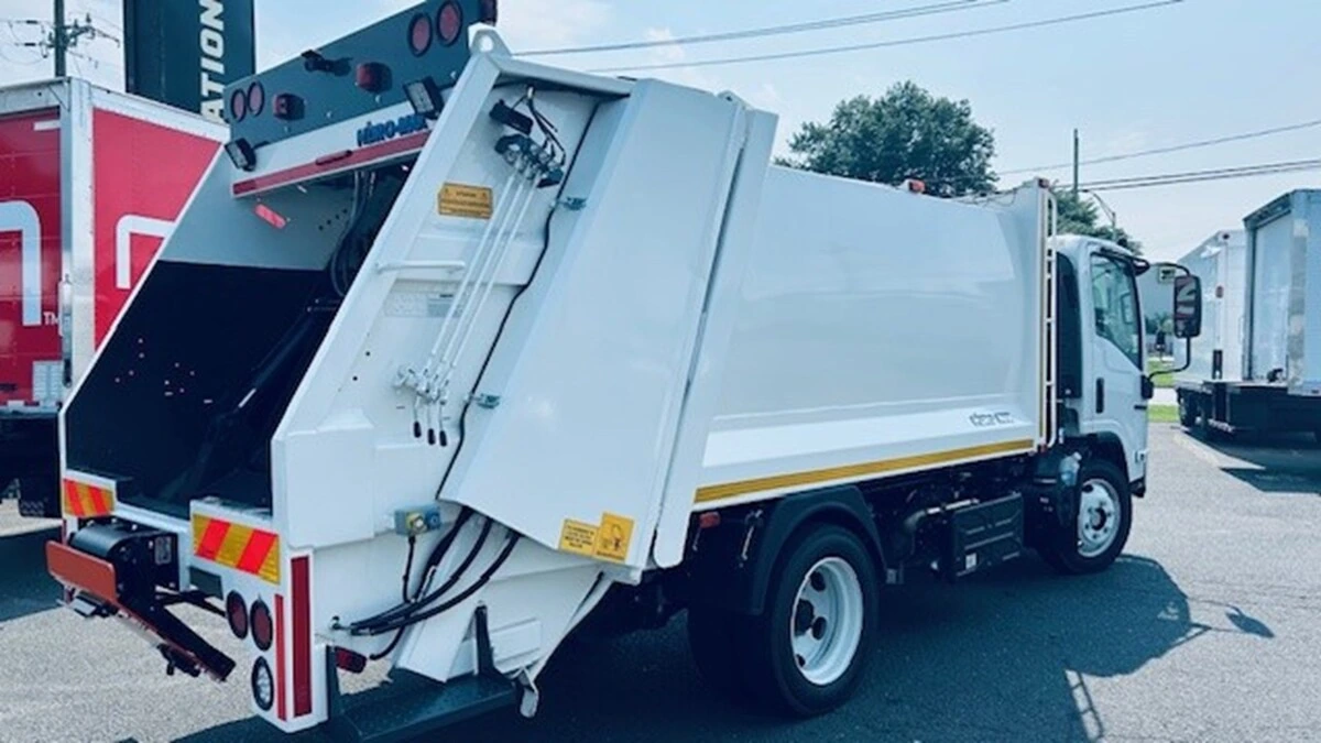 2025 Isuzu NRR - image 5