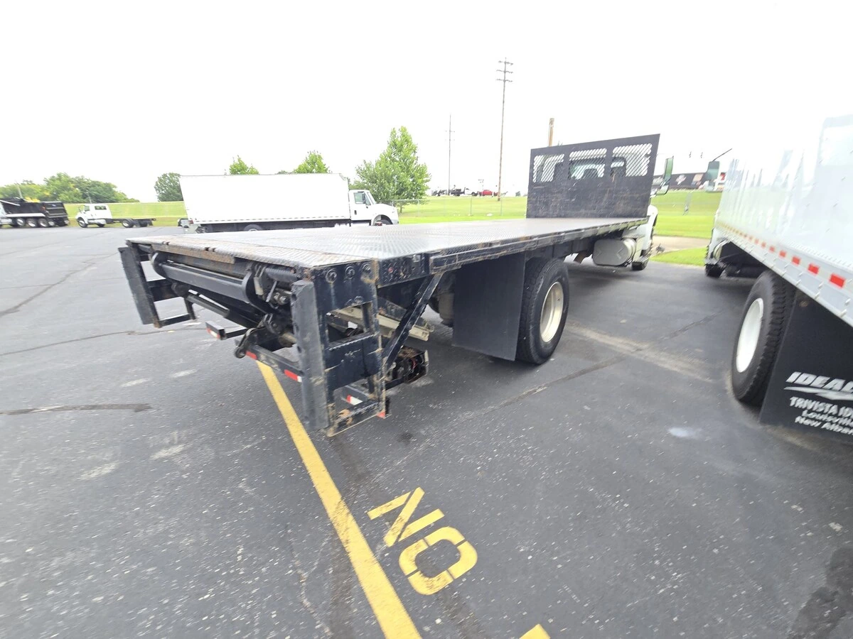 2017 International 4300 - image 5