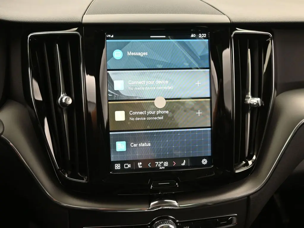 2025 Volvo - image 13