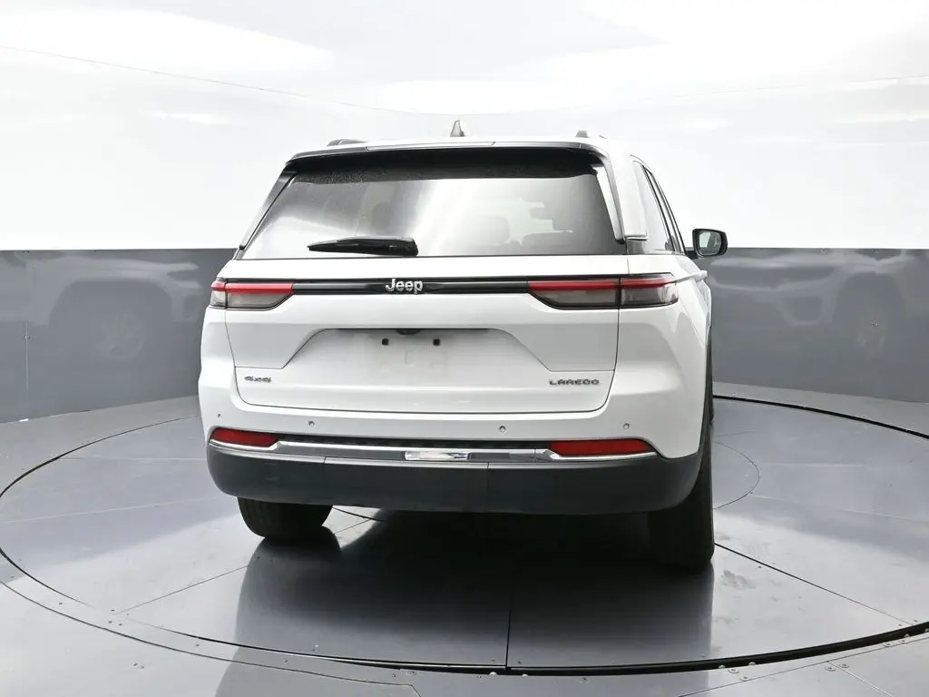 2023 Jeep Grand Cherokee Laredo photo 8