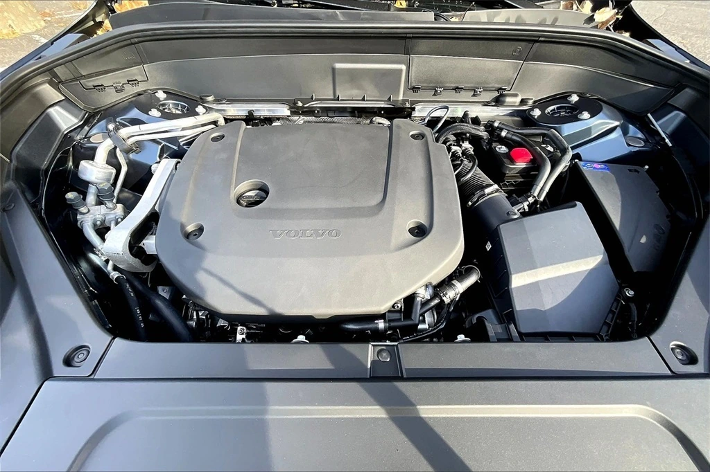 2026 Volvo - image 11