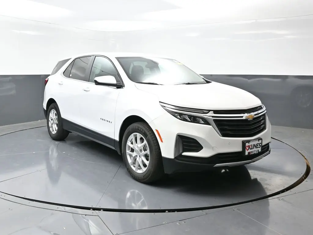 2024 Chevrolet Equinox LT photo 3