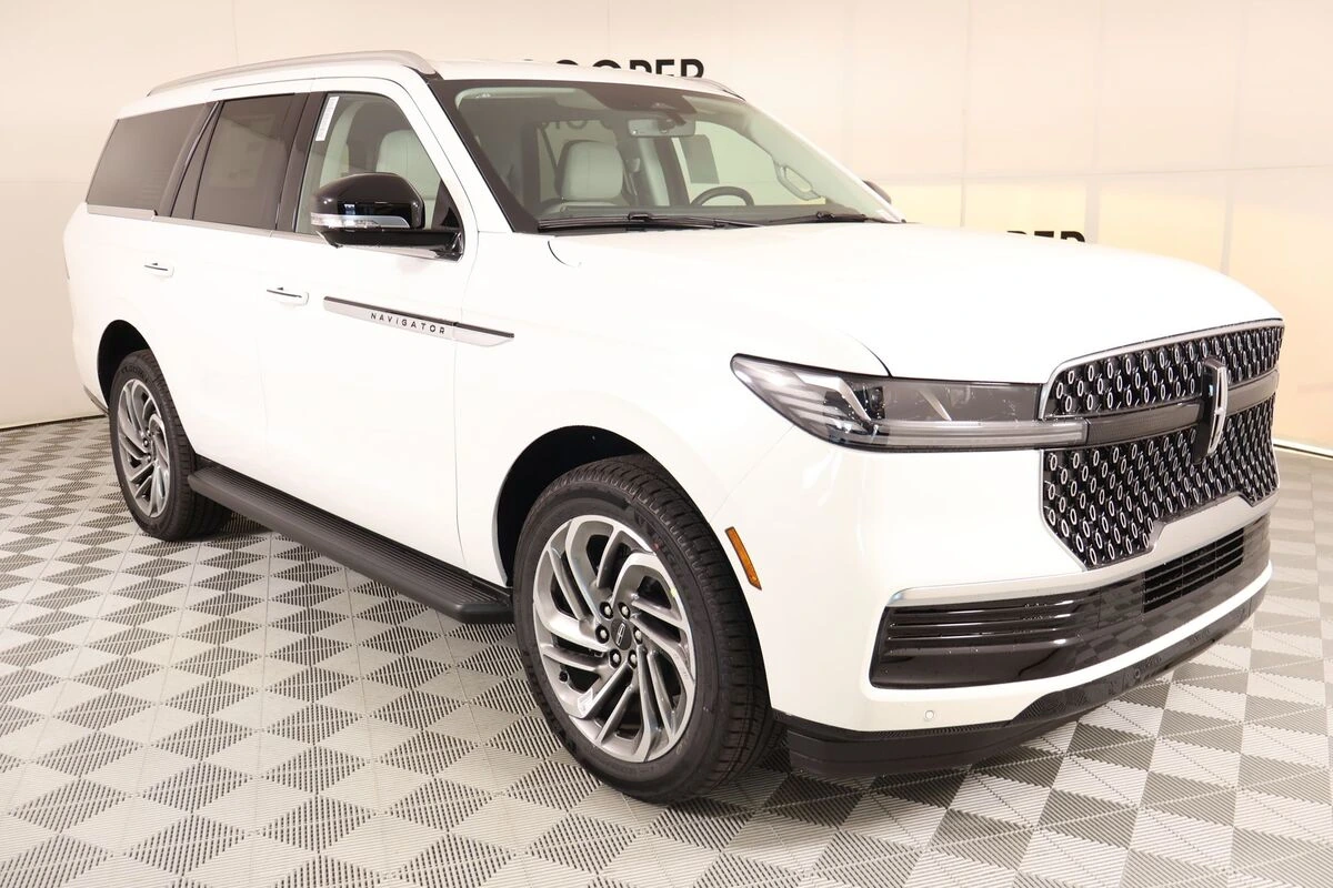 2026 Lincoln Navigator Premiere AWD's photo