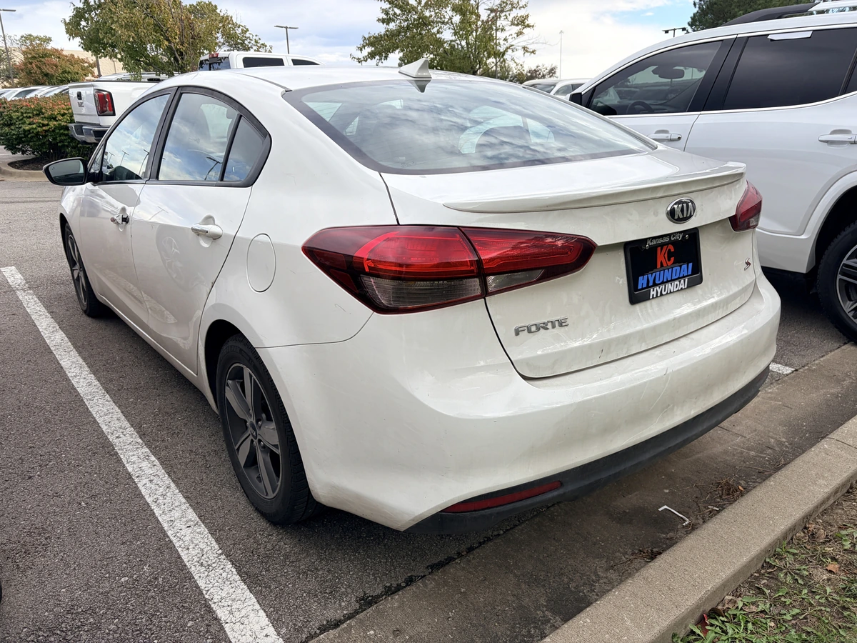 Used 2018 Kia FORTE S with VIN 3KPFL4A70JE261402 for sale in Merriam, KS