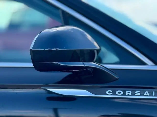 2022 Lincoln Corsair Standard photo 5